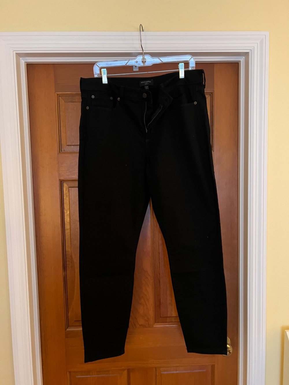 Banana Republic Women’s Black Skinny Jeans